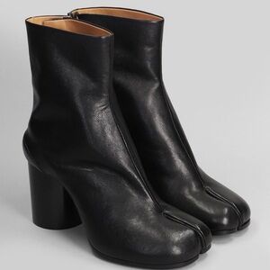 Maison Margiela Tabi Ankle Boots 80 Mm IT
39 Women